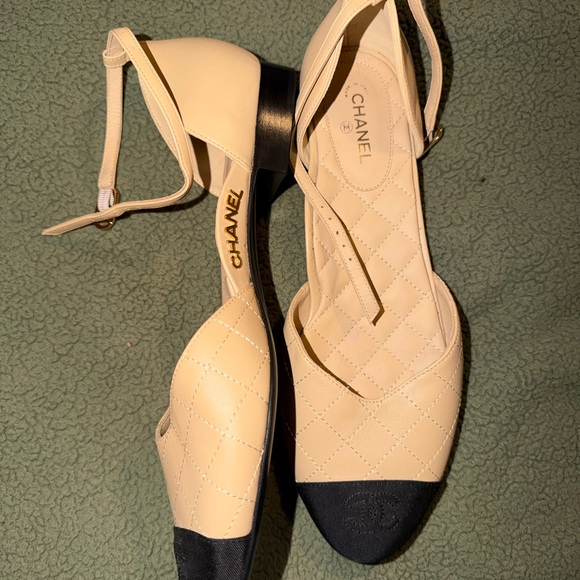 CHANEL Flats - Picture 2 of 4